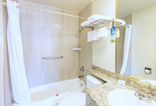 Days Inn by Wyndham Santa Monica image 35